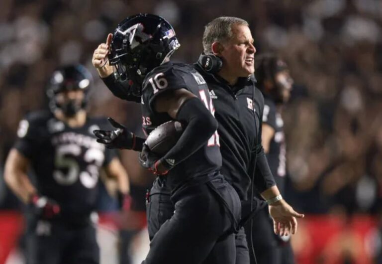 During a crushing defeat, Rutgers football’s quarterback switch “makes zero sense.”